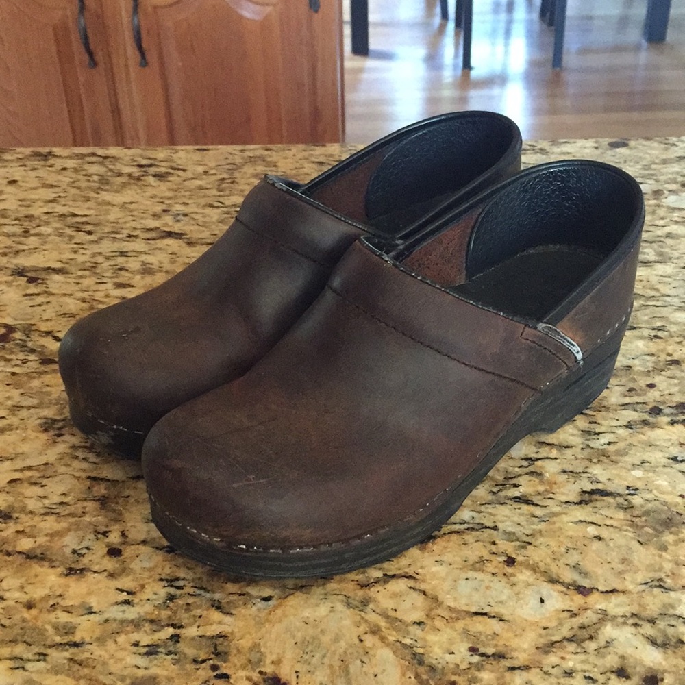38 brown Dansko